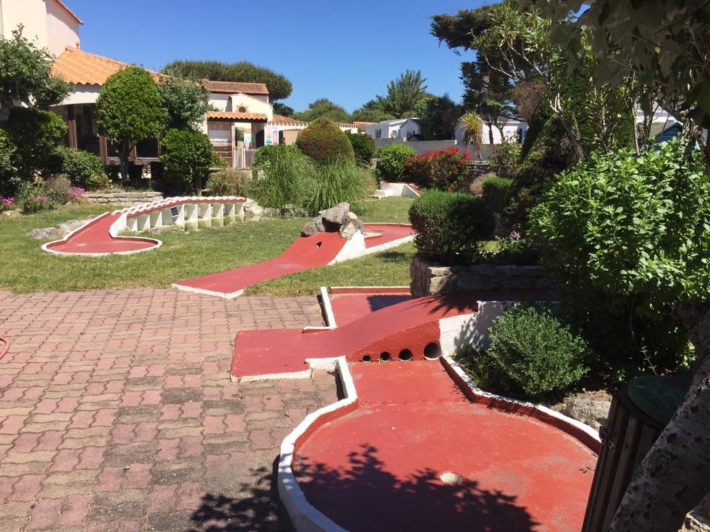 Camping Barataud Saint-Denis-dʼOléron Exterior foto